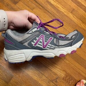 Women’s 410 new balance purple and gray tennis shoes